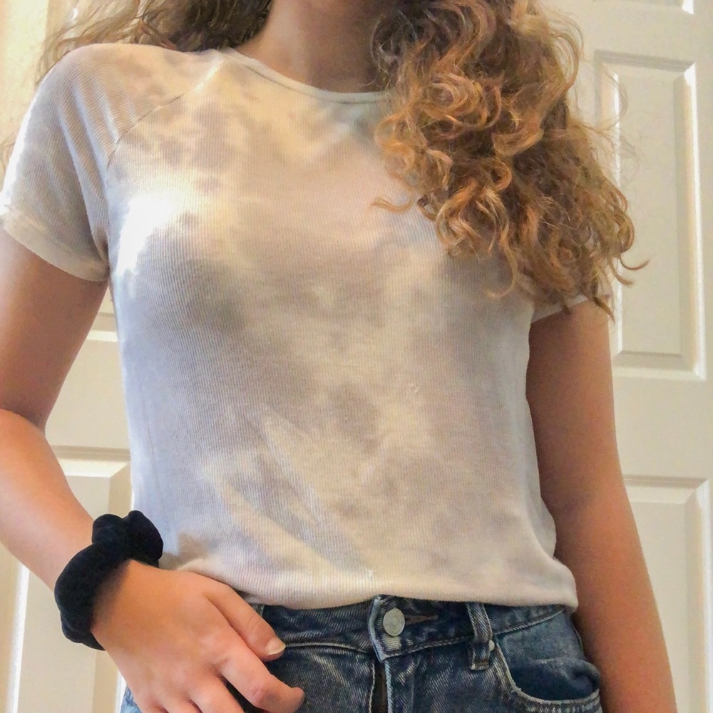 American Eagle grey and white t-shirt